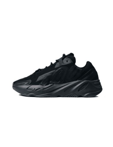 Yeezy 700 MNVN Triple Black ouvre sa boutique